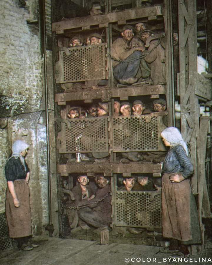 FawkesHandles's tweet photo. 🚨 BREAKING NEWS!🚨
First images emerge of Andy Burnham's Sainsbury's kids heading to 'work'. https://t.co/KBfPq2Xfeu