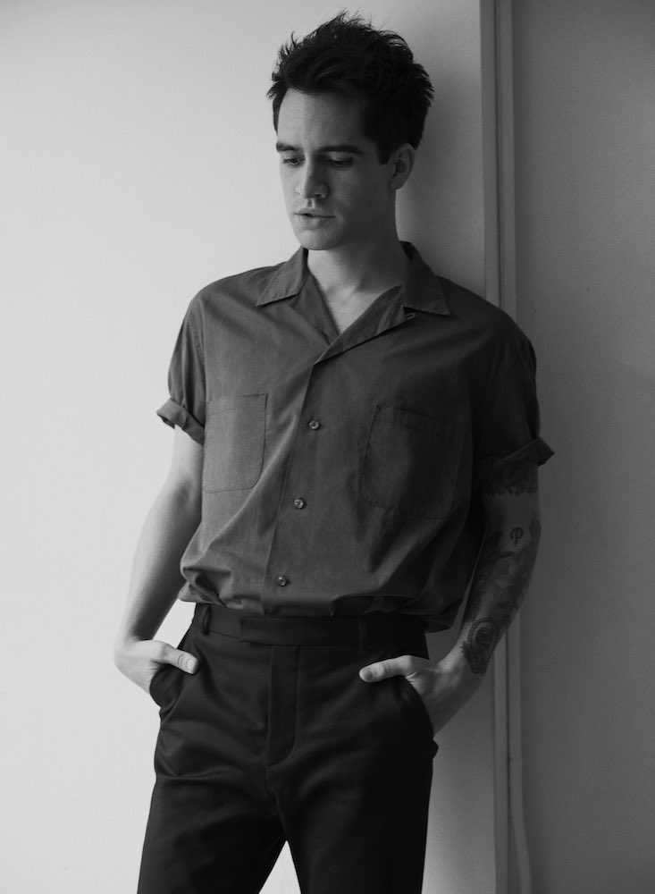 DiscussingPanic's tweet photo. Brendon Urie to one of his haters on instagram live:

"You make $1560 in a week, I make $1560 in seven days" https://t.co/dXSnK0RXL2
