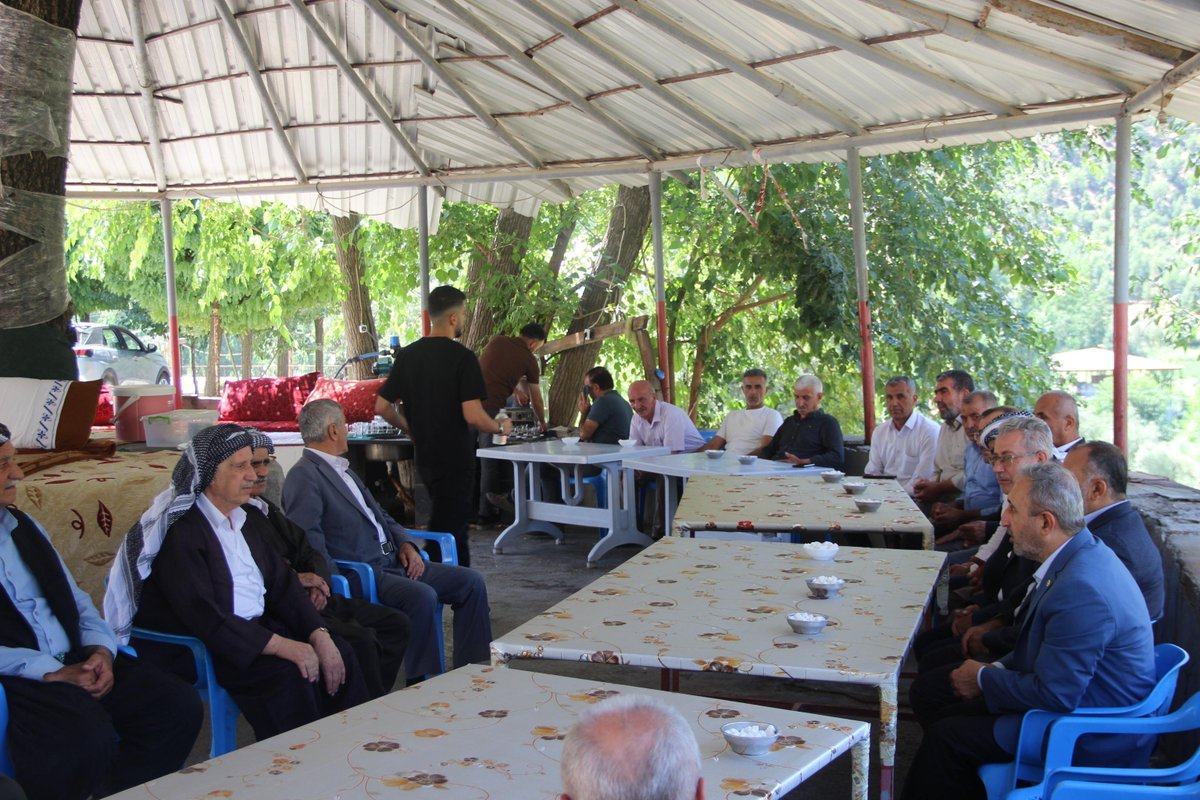 HudaParSirnak's tweet photo. Milletvekilimiz Sayın Şehzade Demir, Şırnak Beytüşşebap ilçemize bağlı Ayvalık köyünün kanaat önderlerinden Tahir Adıyaman'ı ziyaret etti. Nazik misafirperverlikleri ve samimi ev sahipliği için kendilerine teşekkür ederiz. https://t.co/wUKqX4Nybw