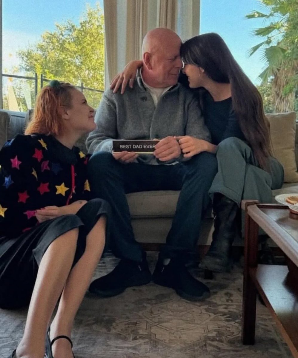 unhingedfeed's tweet photo. Bruce Willis’ family prepares for his final farewell and plans to donate his brain to science. https://t.co/bqsob6lfjf