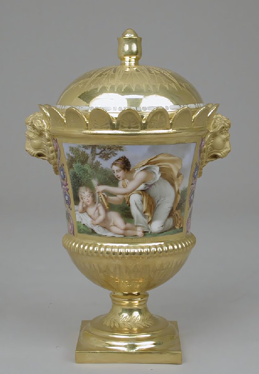 SophiaFioren's tweet photo. Sugar bowl with cover, France, 1813. https://t.co/mewXoC6t3I