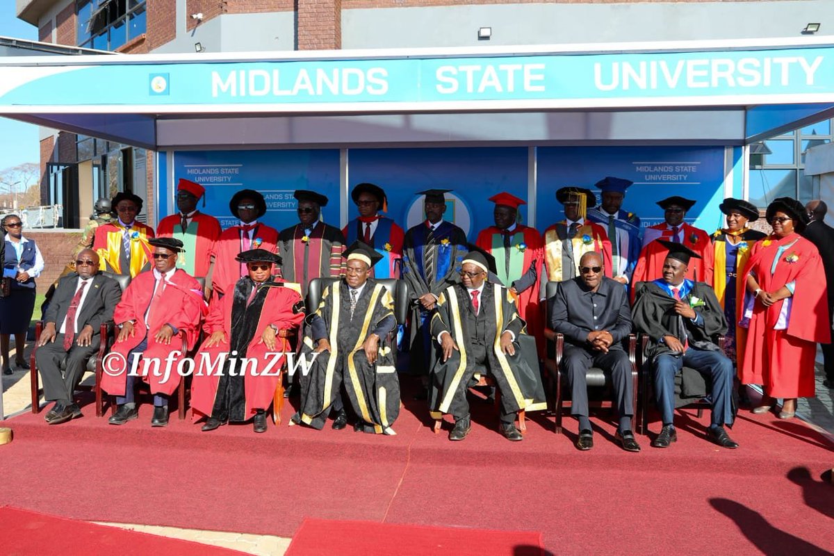 InfoMinZW's tweet photo. Midlands State University 27th Graduation Ceremony photo session.
#Education5.0 https://t.co/0nprEqrLUu