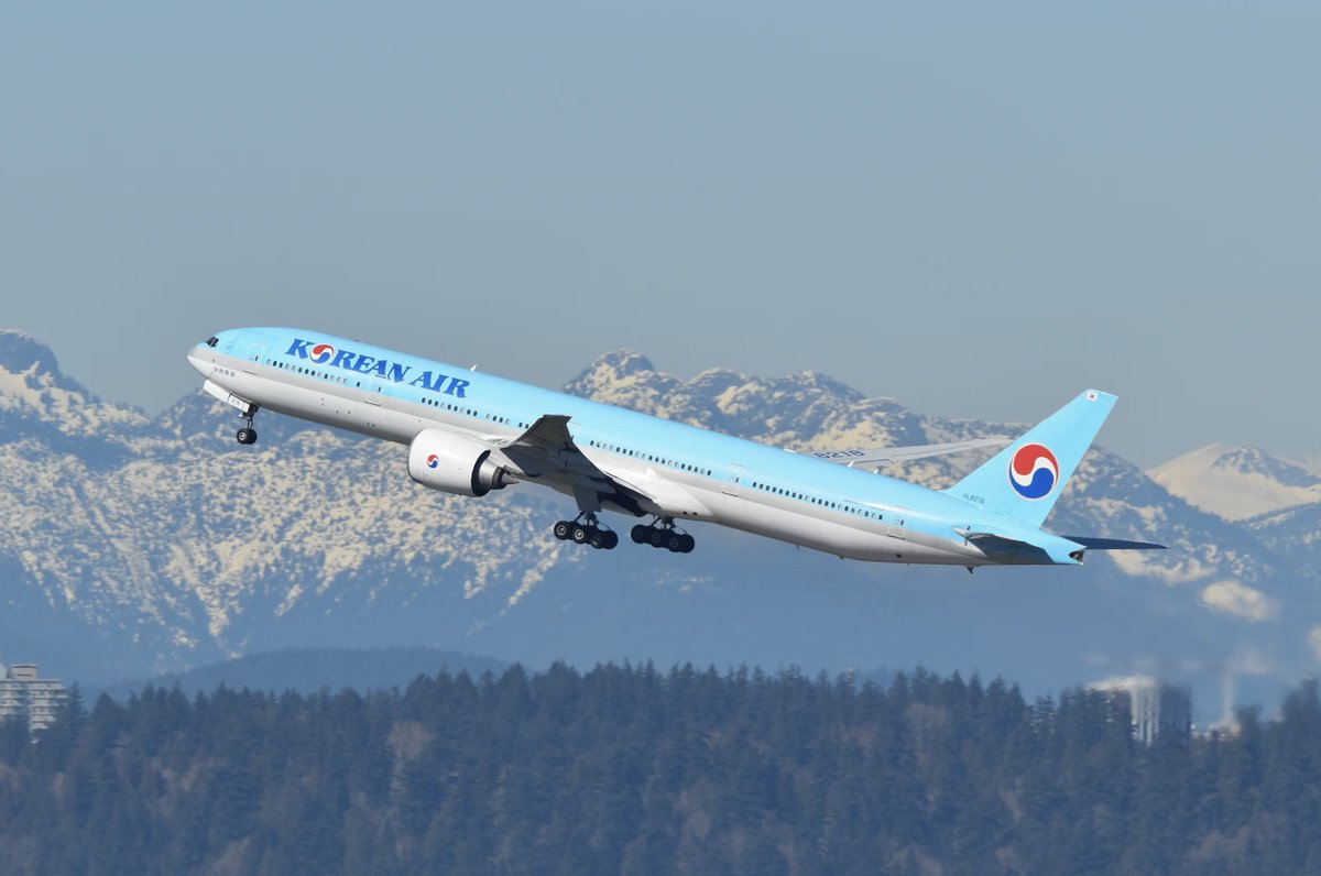 SawyerMerritt's tweet photo. Korean Air plans to introduce @Starlink in early September, offering passengers free onboard Wi-Fi for online gaming, video calls, and other high-bandwidth services.

If launched as planned, Korean Air will become the first Korean airline to offer Starlink. https://t.co/wSFd1OMPrz