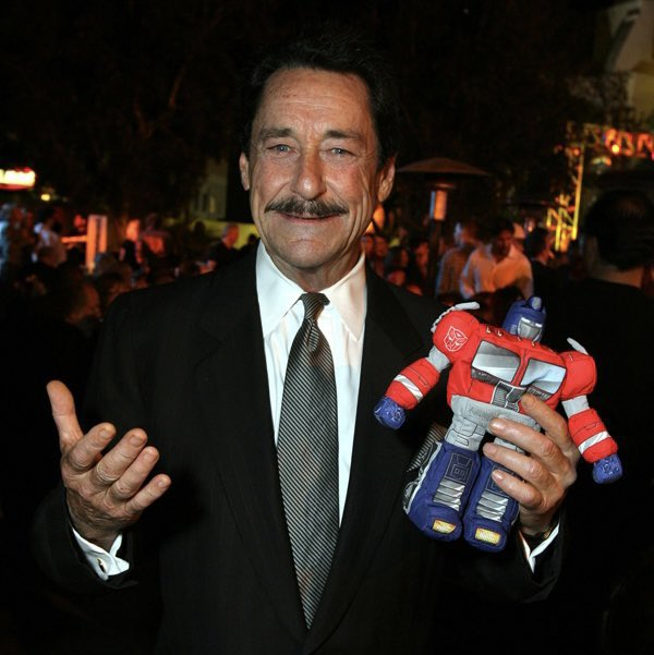 Thai_SuperHero's tweet photo. RIP คุณลุง Peter Cullen เสียอย่างสงบแล้วในวัย 85 ปี โดยลุงเป็นผู้ให้เสียงพากย์ Optimus Prime มาตลอด 40 ปี https://t.co/EoKAhDzCDX