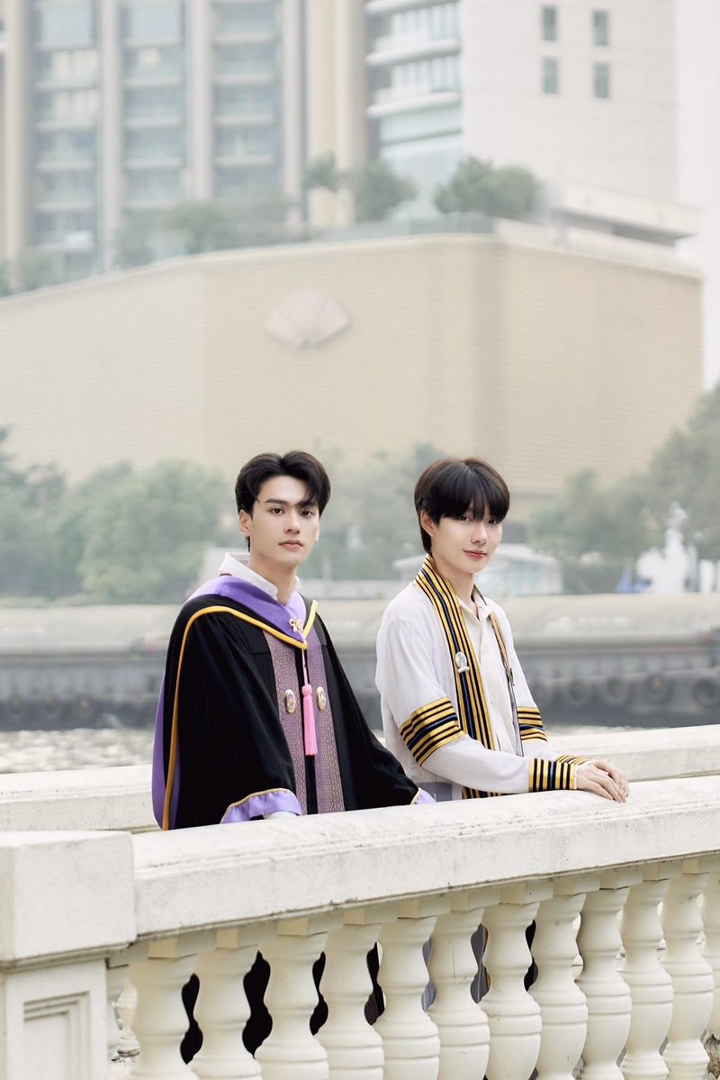 bebaisatur's tweet photo. ได้เรฟถ่ายรูปชุดครุยกับแฟนละ ตอนนี้ขาดแฟน https://t.co/N3stO0ZGHW