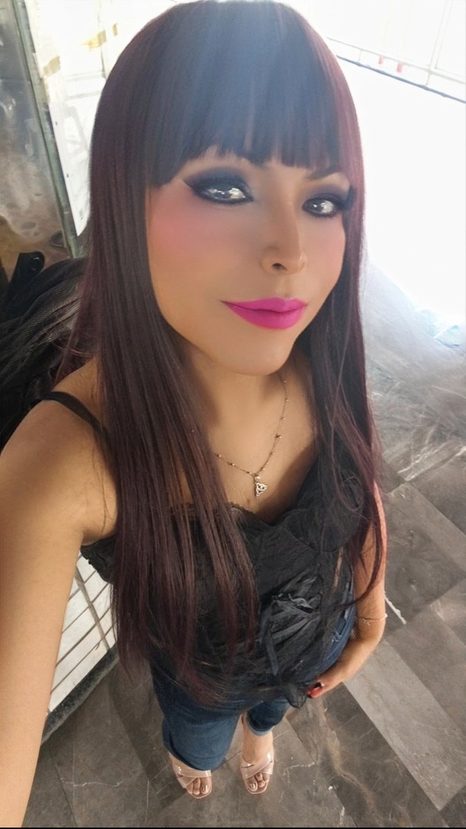 Zuryprincess12's tweet photo. "Energía a todo volumen y lista para lo que venga 🖤" https://t.co/NmwfqABMeE
