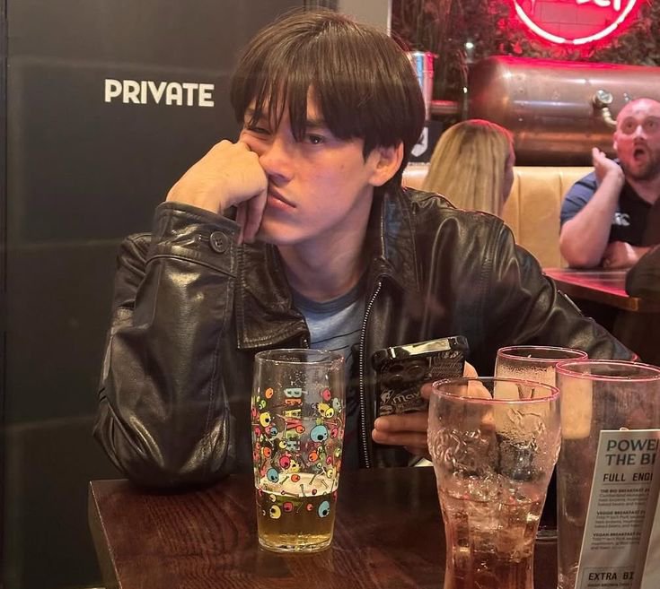 vmonospest's tweet photo. @unyet Awas aja peristiwa dar der dor yang dulu itu kejadian lagi 🤣😭🥂🍷🍻🍺 https://t.co/CCt6kwmWfu
