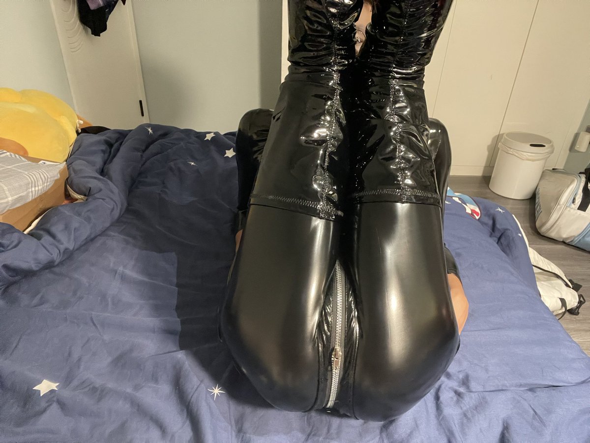 wn54321's tweet photo. 皮衣小骚货的投稿 https://t.co/4Za24kvqqC