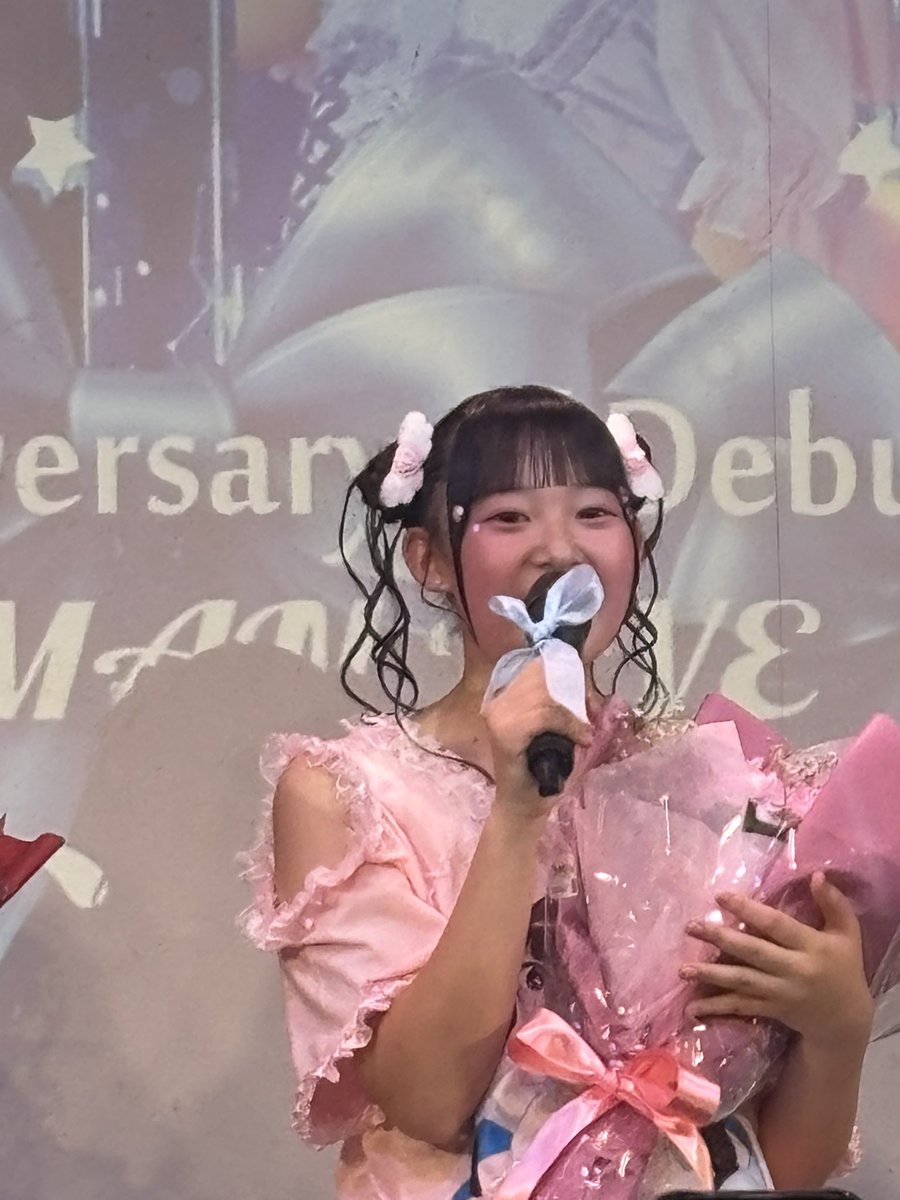 48gadaiski's tweet photo. 7/26 ViVe 1stワンマンライブ「水色リボンの贈り物」 小鳥遊えむ🩷
卒業の日には最高の日のライブ写真ということでワンマンのを投稿します✨
今日行けなかったのは悔しいですがメンバーみんなの投稿を見るといいライブが出来たんだと思うと嬉しい気持ちです🥰
卒業おめでとう✨
#小鳥遊えむ
#ViVe https://t.co/Z1kPXoFgtG
