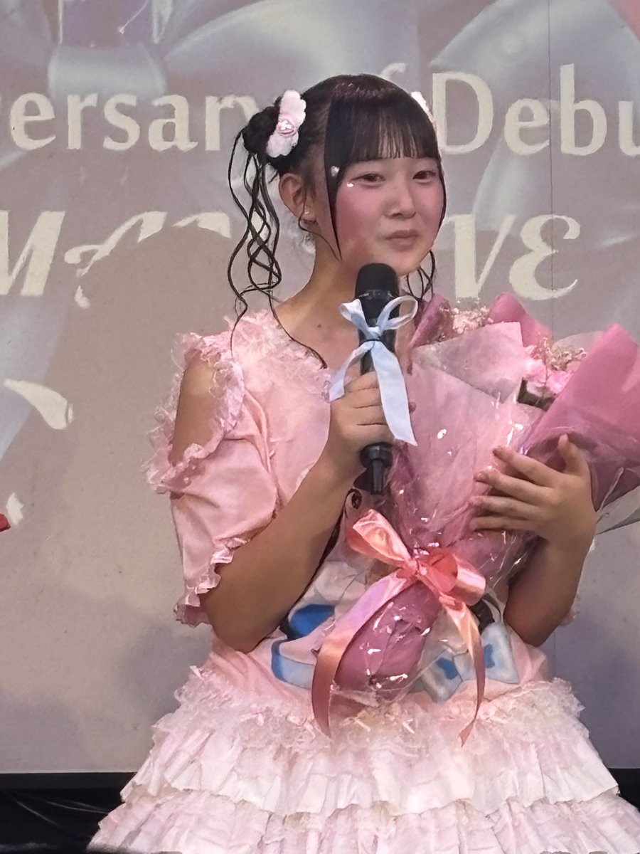 48gadaiski's tweet photo. 7/26 ViVe 1stワンマンライブ「水色リボンの贈り物」 小鳥遊えむ🩷
卒業の日には最高の日のライブ写真ということでワンマンのを投稿します✨
今日行けなかったのは悔しいですがメンバーみんなの投稿を見るといいライブが出来たんだと思うと嬉しい気持ちです🥰
卒業おめでとう✨
#小鳥遊えむ
#ViVe https://t.co/Z1kPXoFgtG