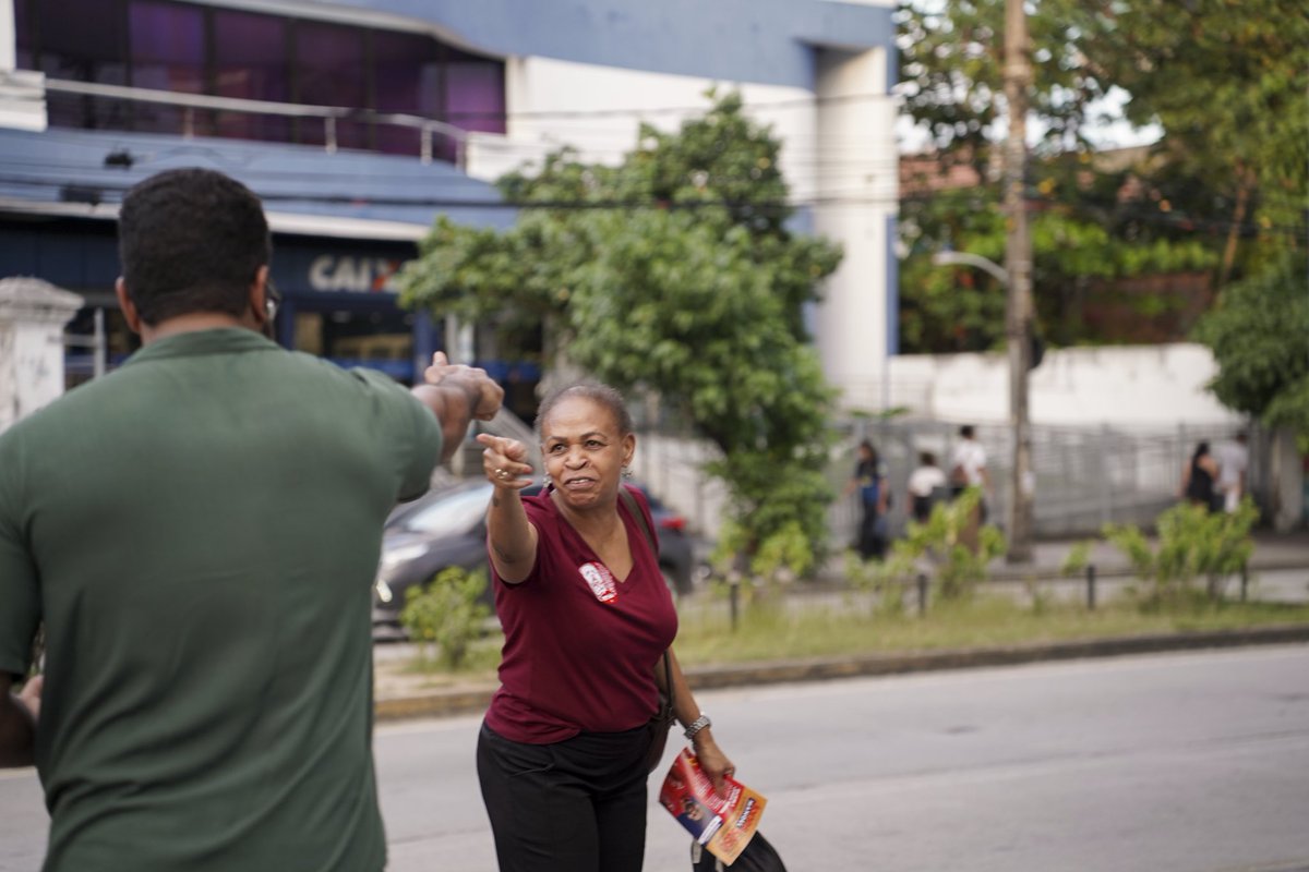 jonesmanoel_PE's tweet photo. Ontem foi dia de panfletagem na Conde da Boa Vista, conversando com quem passa diariamente pelo centro do Recife e levando nossas propostas para cada vez mais gente. Nossa campanha é feita assim, nas ruas, no diálogo e junto do povo trabalhador. Bora pra cima que a recepção tá boa!

Fotos: Túlio Seabra

#Jones5050
Federação PSOL/REDE - PROPAGANDA ELEITORAL - CNPJ 68.571.443/0001-76