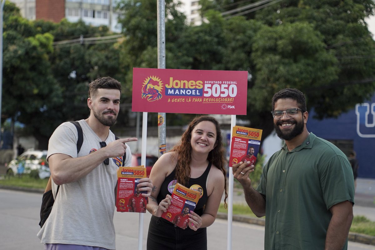 jonesmanoel_PE's tweet photo. Ontem foi dia de panfletagem na Conde da Boa Vista, conversando com quem passa diariamente pelo centro do Recife e levando nossas propostas para cada vez mais gente. Nossa campanha é feita assim, nas ruas, no diálogo e junto do povo trabalhador. Bora pra cima que a recepção tá boa!

Fotos: Túlio Seabra

#Jones5050
Federação PSOL/REDE - PROPAGANDA ELEITORAL - CNPJ 68.571.443/0001-76