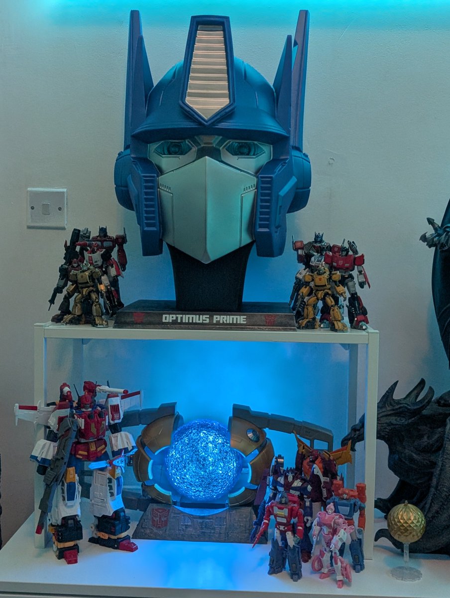 heelvsbabyface's tweet photo. I'm absolutely lost for words right now. The man who has been an inspirational light my whole life has passed away. Peter Cullen wasn't just the voice of a generation. He was the voice of multiple generations. This is hard to process, so Peter... Until all are One, Thank You x https://t.co/9ZQSLFnzUj