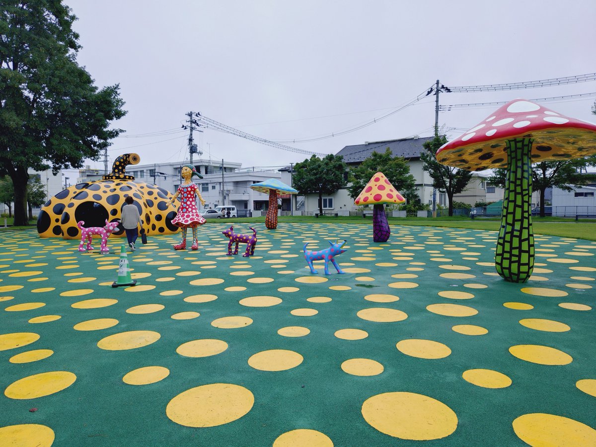 timeskytrip's tweet photo. お盆に行った草間彌生の公園 https://t.co/W14HF0ByB8