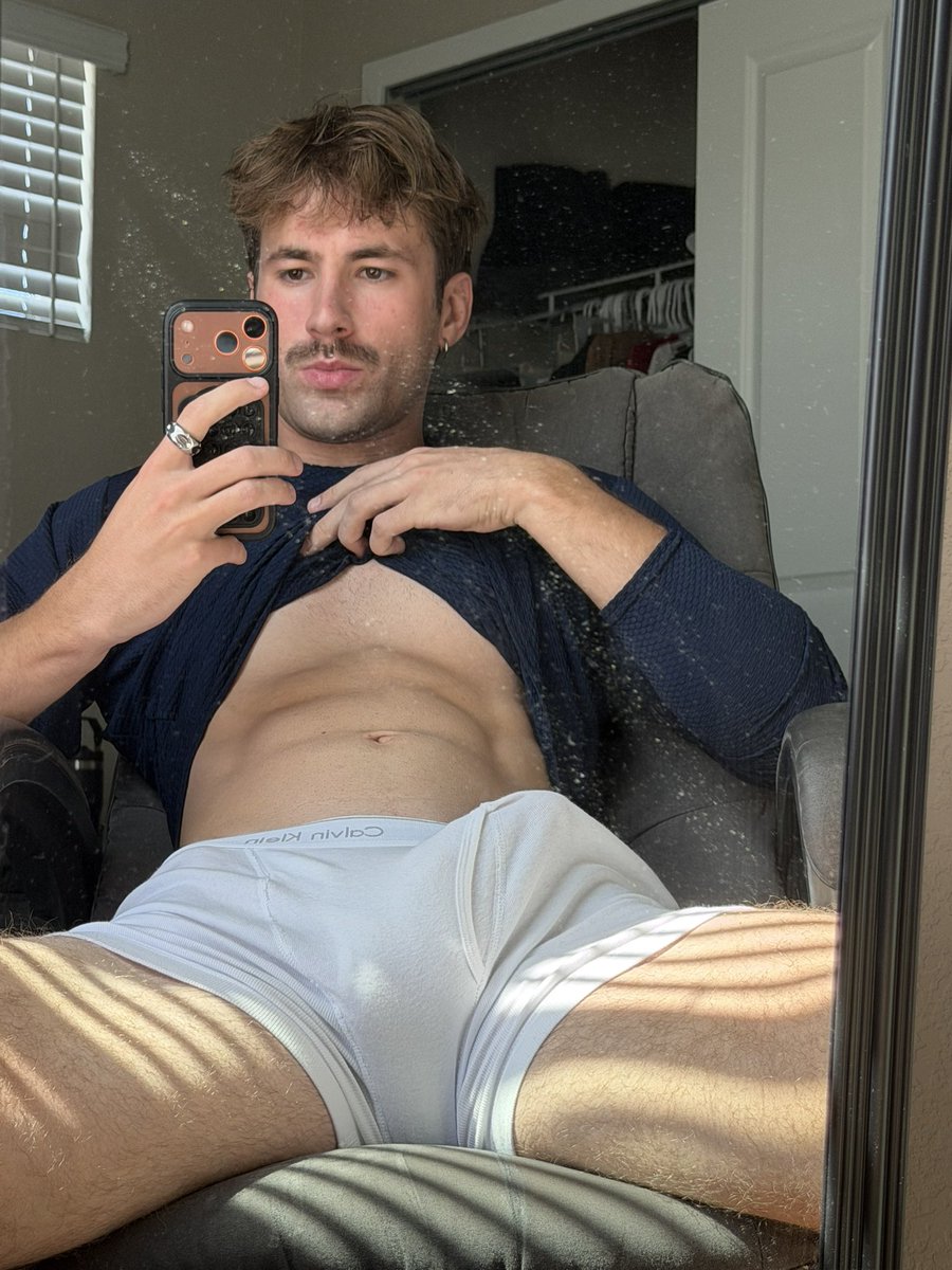 musezakk's tweet photo. Legs all day https://t.co/NVhmvVZL33