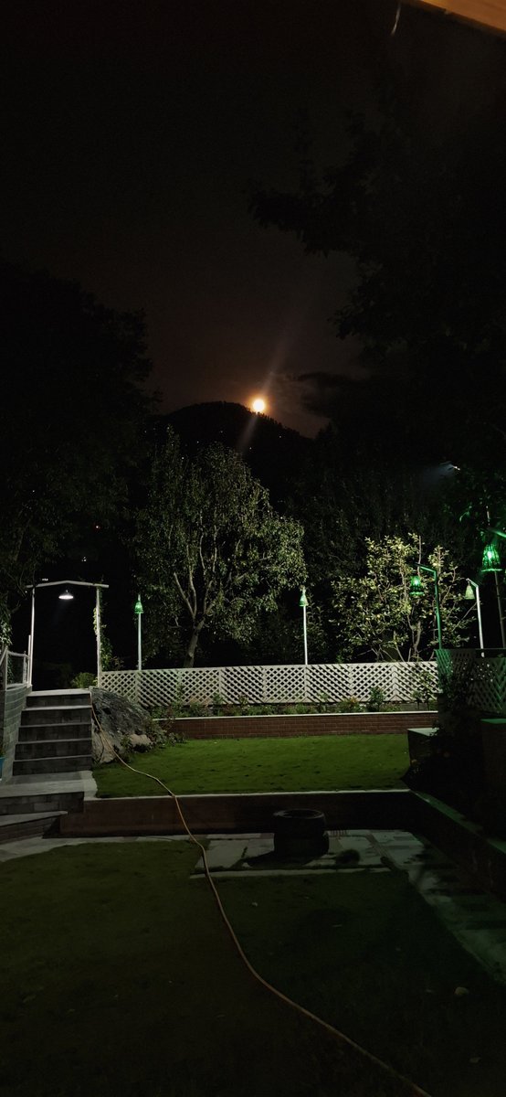 itsrevika's tweet photo. The moon.. the mountains &amp; the moment 🌙✨ https://t.co/LEM2tXnFon
