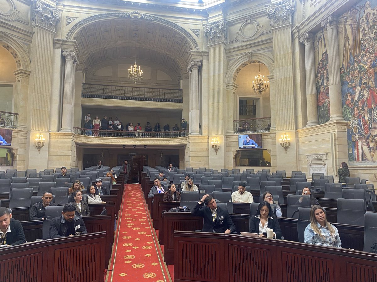 poderlegisla's tweet photo. La Oficina de Información y Prensa de la @CamaraColombia fortalece sus productos comunicativos y está a la vanguardia con la tecnología, tanto en redes, noticiero, radio “Frecuencia Legislativa” Canal Congreso @CCongresoCol @CanalCongreso  @CCongresoCol_ y Revista Institucional “Poder Legislativo”  @poderlegisla 👉🏽 https://t.co/lezWIj9QK1 
donde se abren espacios de participación para los Representantes a la Cámara, sus UTL’S y ciudadanía en general #AquiViveLaDemocracia @CongresoCol @CongresoVisible @anticorruption @transparenciaco