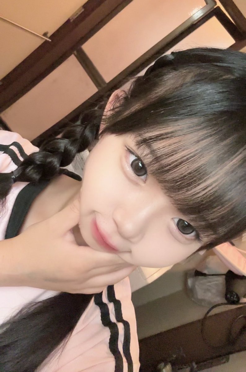 Riria14sai's tweet photo. おつりり〜🩵
こないだと似たような写真でごめんちゃい
みんな明日の予定なに〜？？♡
私は部活行ってからお友達とお勉強してくる✍🏻📖
ということで寝ます👶🏻 💤
いい夢見てね〜！おやすみ！🌙*ﾟ

 #アイドル #UniTia https://t.co/C5sATJannu