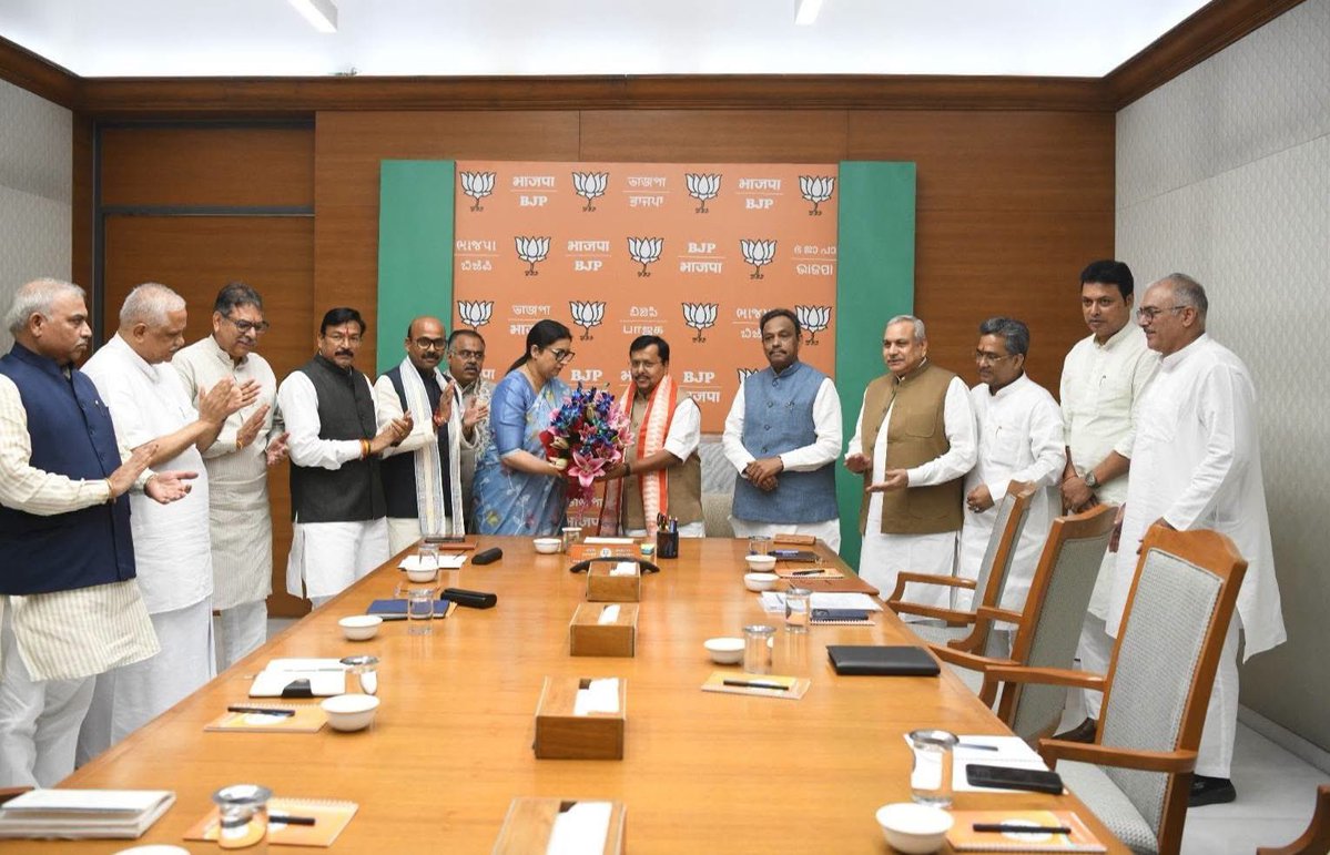 BjpBiplab's tweet photo. भाजपा के यशस्वी राष्ट्रीय अध्यक्ष माननीय श्री नितिन नबीन जी की अध्यक्षता में आयोजित राष्ट्रीय महामंत्रियों की प्रथम बैठक संपन्न हुई।

बैठक में भाजपा के आगामी संगठनात्मक कार्यक्रमों एवं संगठन को और अधिक सशक्त बनाने के विषय में सकारात्मक एवं सार्थक चर्चा हुई। https://t.co/1nLjqkVNxd