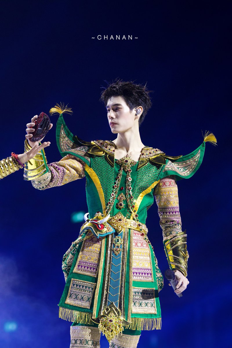 ChananMeen's tweet photo. ถึงแม้จะเป็นพญายักษ์แต่ก็ยังมีหัวใจ ♥️

#PondPhuwinConcertD2
#phuwintang https://t.co/eNi0CvVCkL