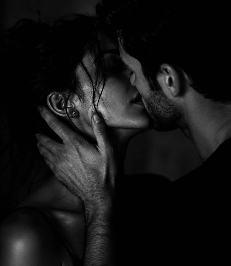 AveryNoirEros's tweet photo. There’s nothing more intoxicating than a man who touches you like he’s starving, but kisses you like he has all night.

The weight of his hand at the back of your neck...

That single breath before his lips meet yours, every other thought in your head simply vanishes. https://t.co/JXwfcXN9W7