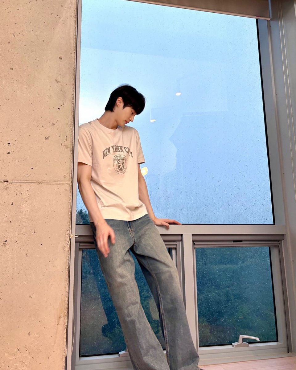 woowriter's tweet photo. 260827 변우석 인스타그램📸

젓가락질 예쁘게 해서 더 좋은 벼누서기💛🥰

#변우석 #byeonwooseok https://t.co/Olhht3k1zA