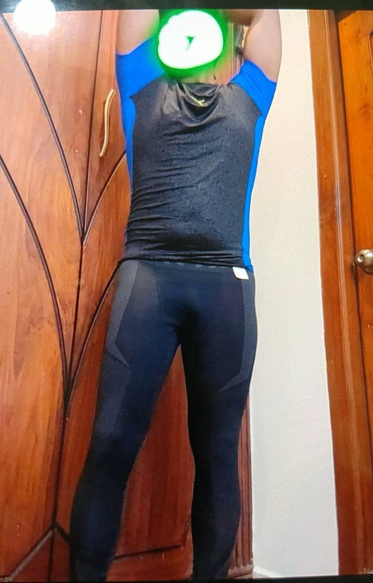 MarHenderson3's tweet photo. Relaxing in compression tights.... Excited https://t.co/T9JEJDE9fR