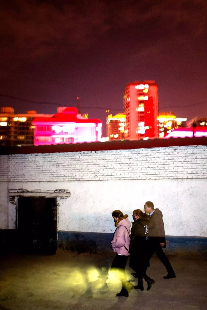 ferro051550's tweet photo. Quick text with my new neighbor who loves indie music! We just found out we saw the same band live last year – small world, right， https://t.co/89eTe2ZKCA