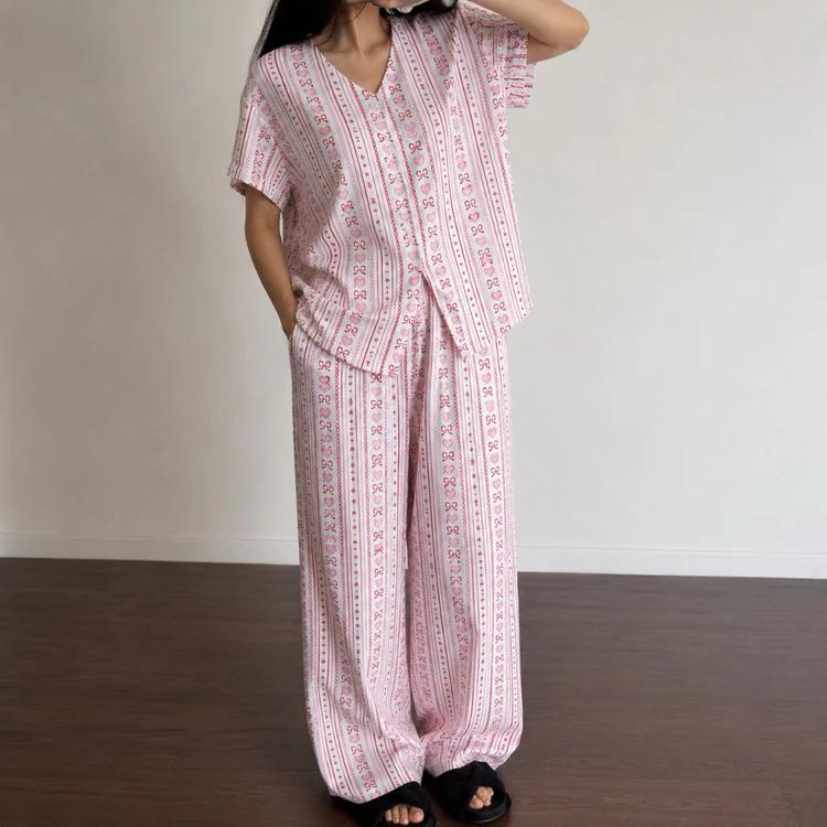 aecherries's tweet photo. YA AMPUN, SET PIYAMA SEIMUT INI BIKIN MAKIN NYAMAN REBAHAN 😭💗 https://t.co/dWUm4usOpG