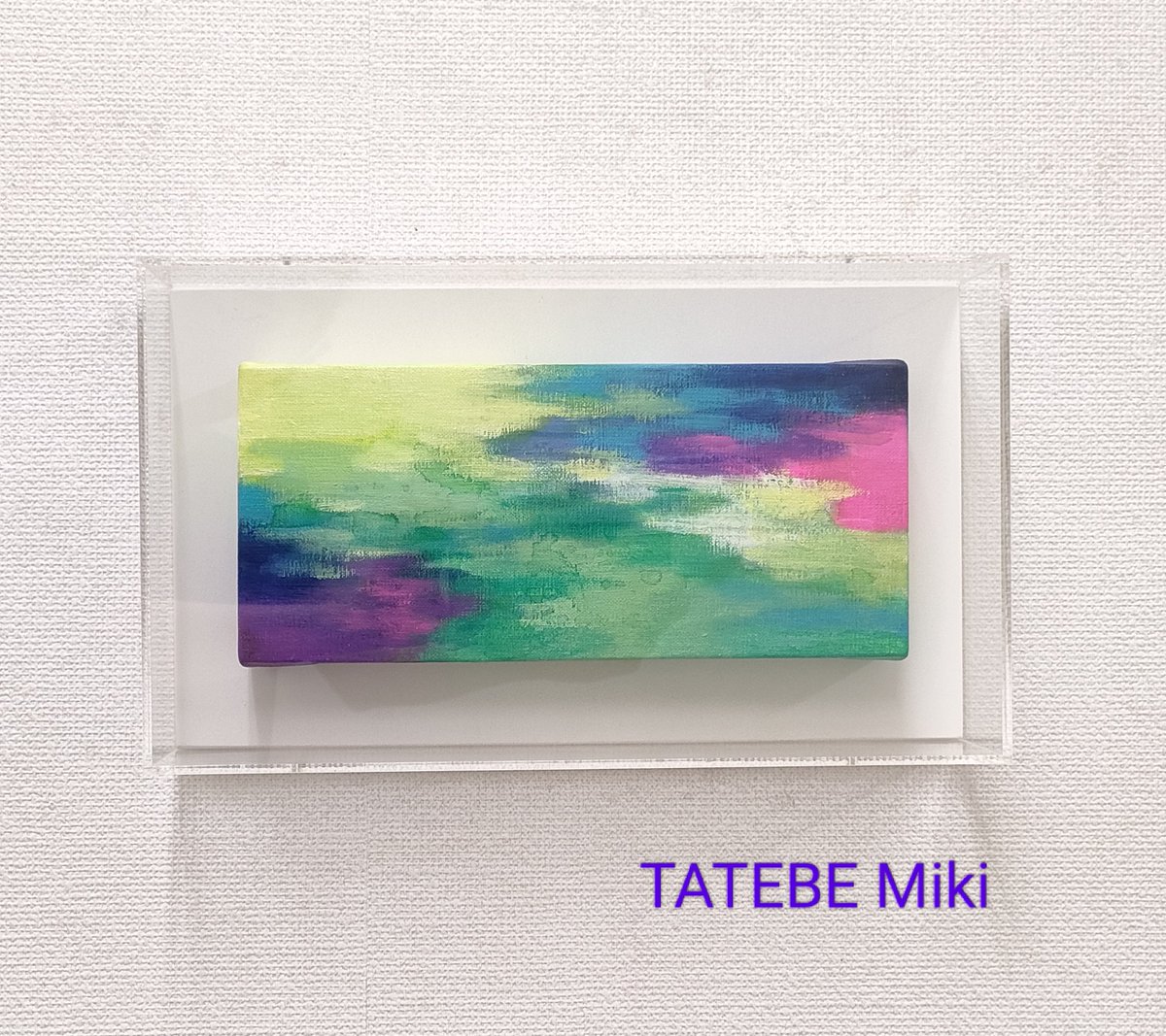 mk_tatebe's tweet photo. 【#シビュラ展 出品作品紹介】

「ゆらめく」
2026年
キャンバス・油彩、水性アルキド樹脂絵具
作品 11×25×3.3cm
額 18.5×31.7×7cm

「願い」や「祈り」が展示テーマの今回、私は油彩画(＋水性アルキド樹脂絵具併用)の新作2点を展示。ギャラリーくぼたで30日まで。お近くの方、ぜひお出かけください。 https://t.co/nD1pqpCyT4