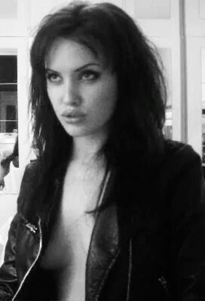 luuumas_'s tweet photo. Angelina Jolie I adore you https://t.co/wNAUiFmiuu