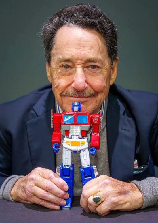 ToonHive's tweet photo. Peter Cullen’s family has confirmed that the legendary voice of Optimus Prime passed away peacefully.

“His family asks that you honor his remarkable legacy by serving your communities and leading others with compassion, integrity, and loyalty and always remember, ‘be strong enough to be gentle.’” 💔🕊️