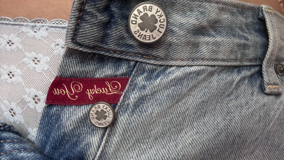 jeslyla13's tweet photo. These are literally the best fitting jeans I’ve ever had godisson does it again https://t.co/DMblrkRu2n