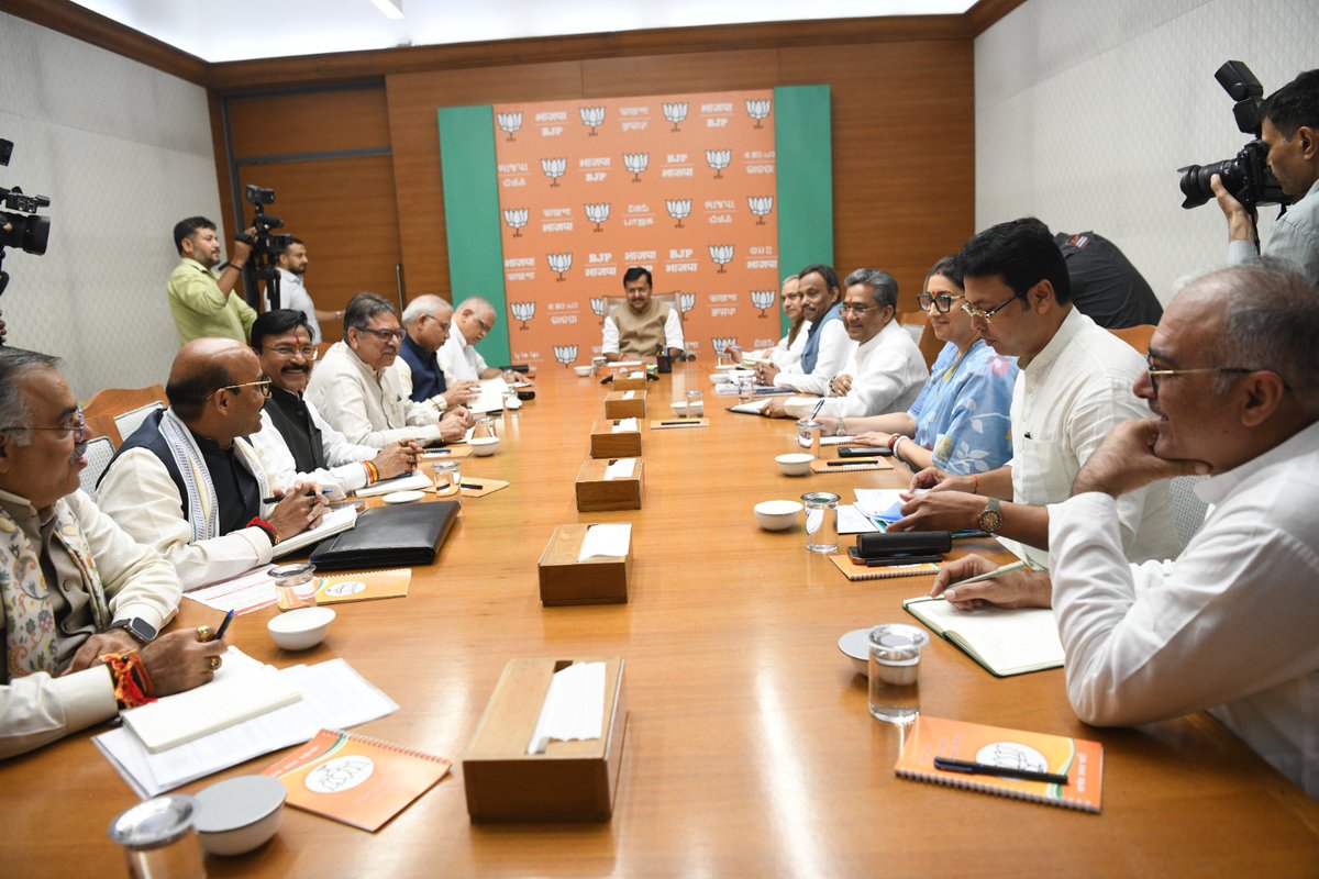 gajendra4bjp's tweet photo. आज नई दिल्ली भाजपा मुख्यालय पर राष्ट्रीय अध्यक्ष आदरणीय श्री @NitinNabin जी की अध्यक्षता में आयोजित प्रथम राष्ट्रीय महामंत्रियों की संगठनात्मक बैठक में सम्मिलित हुआ।

उक्त आयोजित बैठक में पार्टी की विभिन्न कार्ययोजनाओं तथा आगामी विभिन्न राज्यों में होने वाले विधानसभा चुनावों को लेकर विस्तृत विचार-विमर्श हुआ।