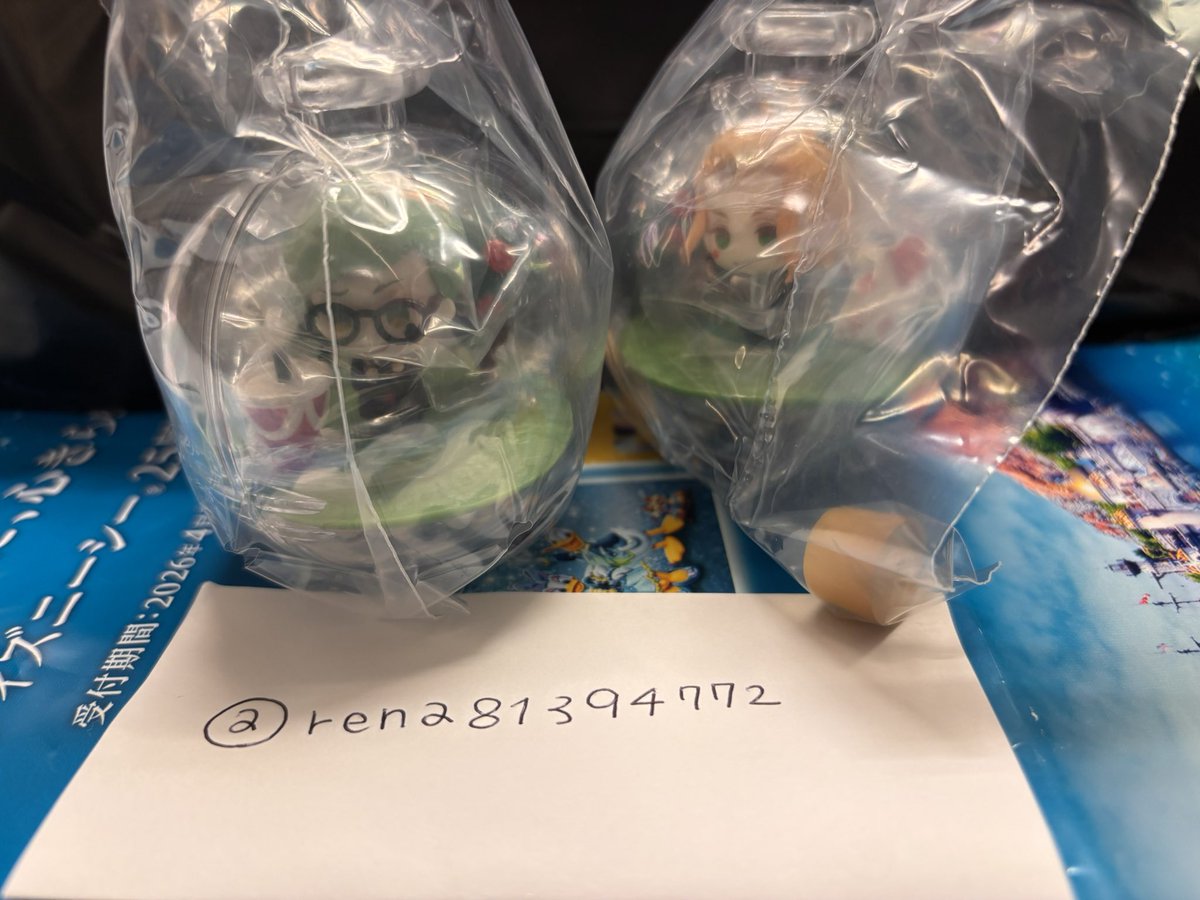 rena81394772's tweet photo. 【交換】ツイステ　ツイステ展　星のかけら風ボトルテラリウムコレクション

譲:トレイ、ケイト

求:エース、デュース

見事に被りましたので、交換希望です。
箱ごとお渡しいたします。

明日お昼頃までは現場近くにいます。
以降は離れるため郵送での対応となります。
よろしくお願いいたします。 https://t.co/UhHT8EDkvC