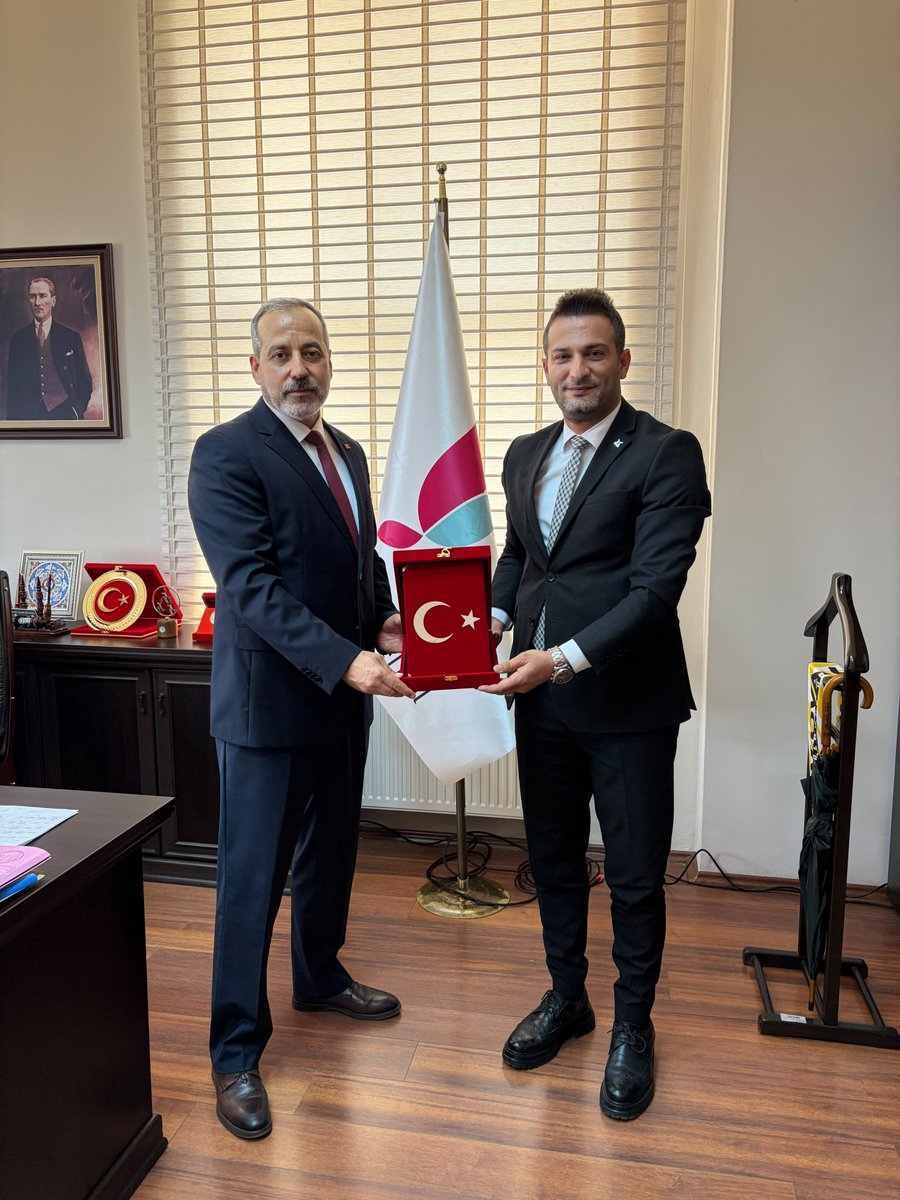 ikbldrs's tweet photo. Yalova Üniversitesi Rektör Yardımcısı İlahiyat Fakültesi Dekanı  değerli abim Prof. Dr. @cahitkulekci’yi ziyaret etme fırsatı buldum.
  Nazik kabulleri, samimi sohbetleri ve her daim yanımızda hissettirdiği destekleri için kendisine gönülden teşekkür ederim. 
@ahusta07 https://t.co/fT6DONkI9i