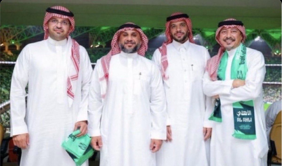 wall80x's tweet photo. #AlAhliNeedsAMidfielder 

-٩ ايام على نهايه الانتقالات 
-٩ ايام راح تحدد موسمنا 
-٩ ايام لابد من التعاقد من محور
-٩ ايام لابد من التعاقد مع ظهير
-٩ ايام لابد ان تنتفض الاداره عديمه الطموح 
-٩ ايام اما ان نستمر في المنافسه او موسم صفري
-٩ ايام على كل اهلاوي ان يطالب بكل قوه https://t.co/E4iOdZcjVz
