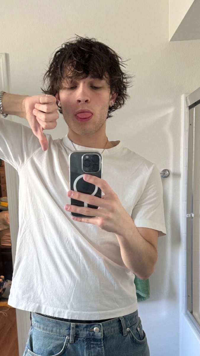 thechrisfake's tweet photo. no more beard 🙏 https://t.co/hQdw1XDOge