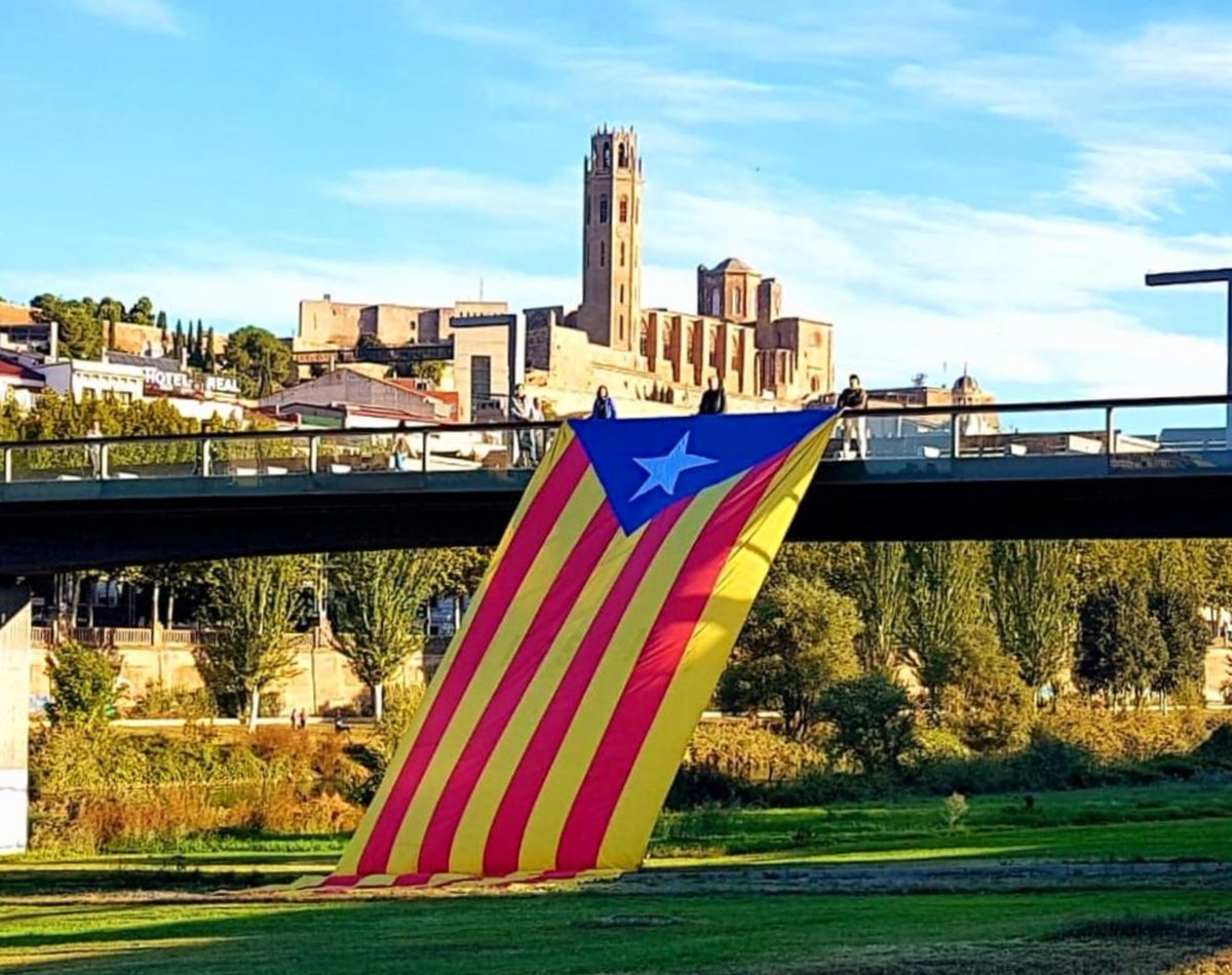 PostureigLleida's tweet photo. Crec que seria terrible omplir les xarxes d'estelades, siusplau no ho feu ni les compartiu. https://t.co/EEdnlC1tfl