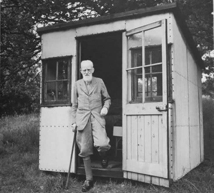 BBHerodotus's tweet photo. George Bernard Shaw’s writing hut. It was placed on a circular track so he could rotate the room to get the optimal sunlight for writing. https://t.co/je39LzmLxC