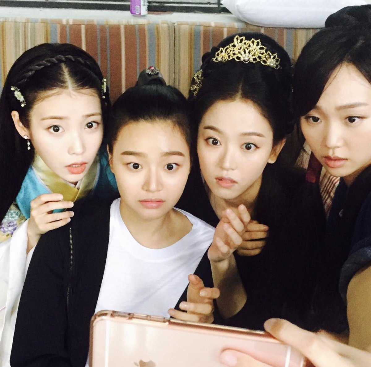 dlwlrmadiary's tweet photo. 달의연인 10주년까지 D-1.. 달연은 진짜 미친(p) 인생 드라마임 ㅠㅠ

#아이유 #유애나 #dlwlrma #iu #Leejjeun #달의연인 #해수 https://t.co/PB8A97HyWn