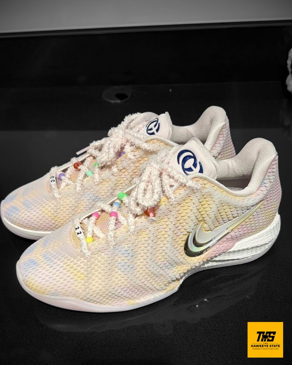 OurHawkeyeState's tweet photo. Caitlin Clark 🤝 Taylor Swift.

CC debuted new “Friendship Bracelet” Caitlin 1s featuring fuzzy laces, colorful beads, and CC + 22 charms.

The Taylor Swift influence is pretty hard to miss. ✨

Would you wear these?

#CaitlinClark #TaylorSwift #Caitlin1 https://t.co/0byFhBQtXs