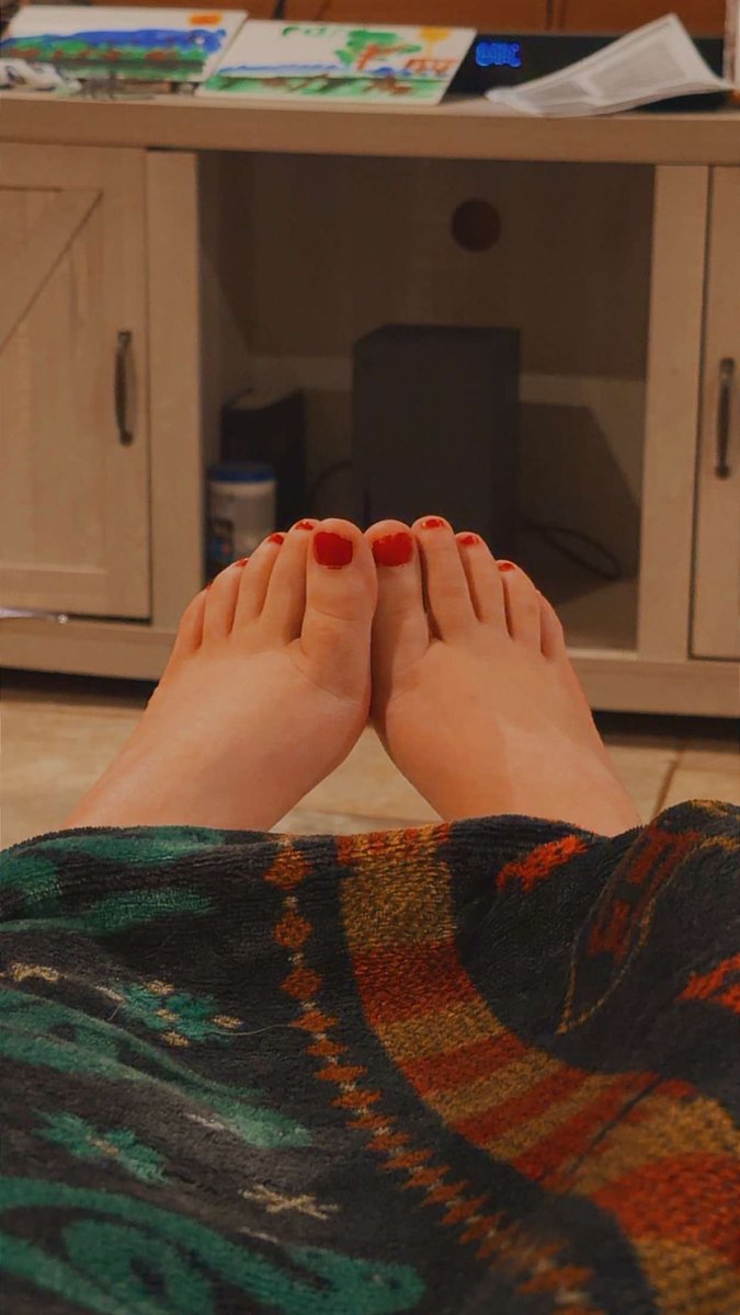SinfulSoles1002's tweet photo. Your Goddess needs someone to come and massage her feet while she naps 🥰 She deserves it for all the hard work she does ✨😘

#toeseller #Goddess #femdomme #smallcreator #southernprincess https://t.co/DX4Ku1fzeY