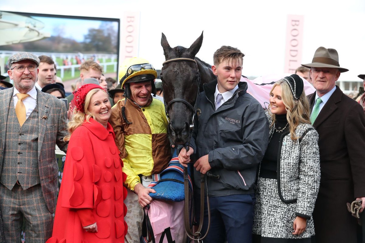 WillieMullinsNH's tweet photo. A horse of a lifetime 

Thank you for the magical moments Galopin Des Champs 🤎💛

📸 Caroline Norris https://t.co/zqLMBbtMXx