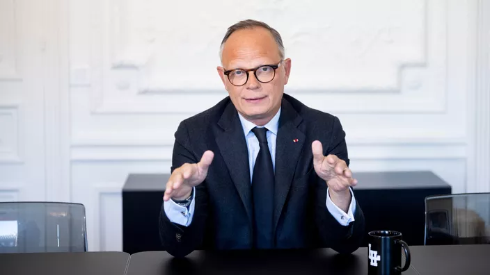GrandserreSylv1's tweet photo. Il a passé une retraite à points par 49.3, facilité les licenciements en plafonnant les indemnités, réduit montant et durée de l'assurance-chômage. Il revient pour raboter encore celle-ci, limiter les arrêts de travail et imposer la retraite à 67 ans. Mais qui vote pour ça ? 🤮 https://t.co/wbWQAE56MP
