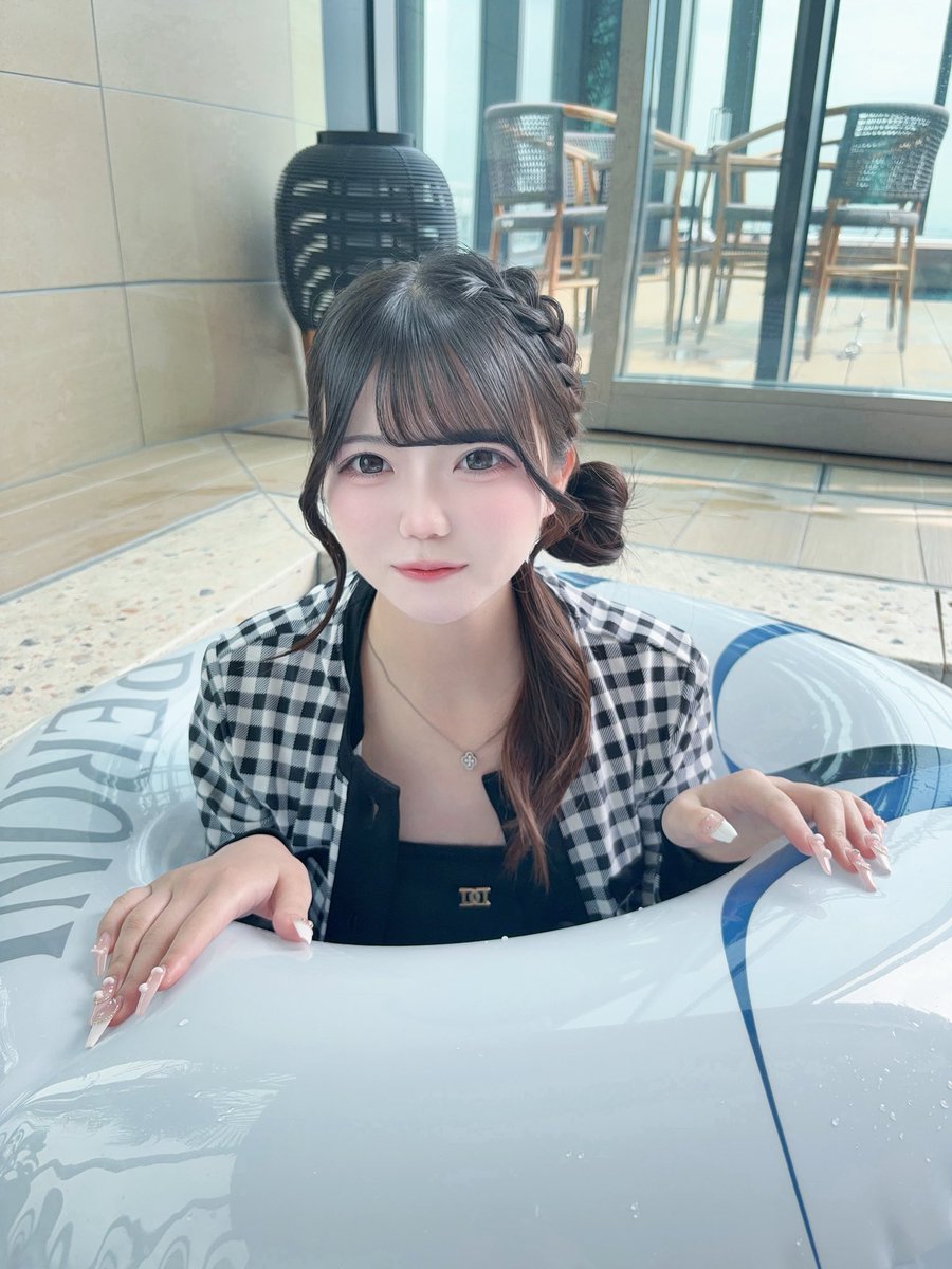 renchan_u's tweet photo. ポーズが思い浮かばない顔です https://t.co/yEREUEmlRP