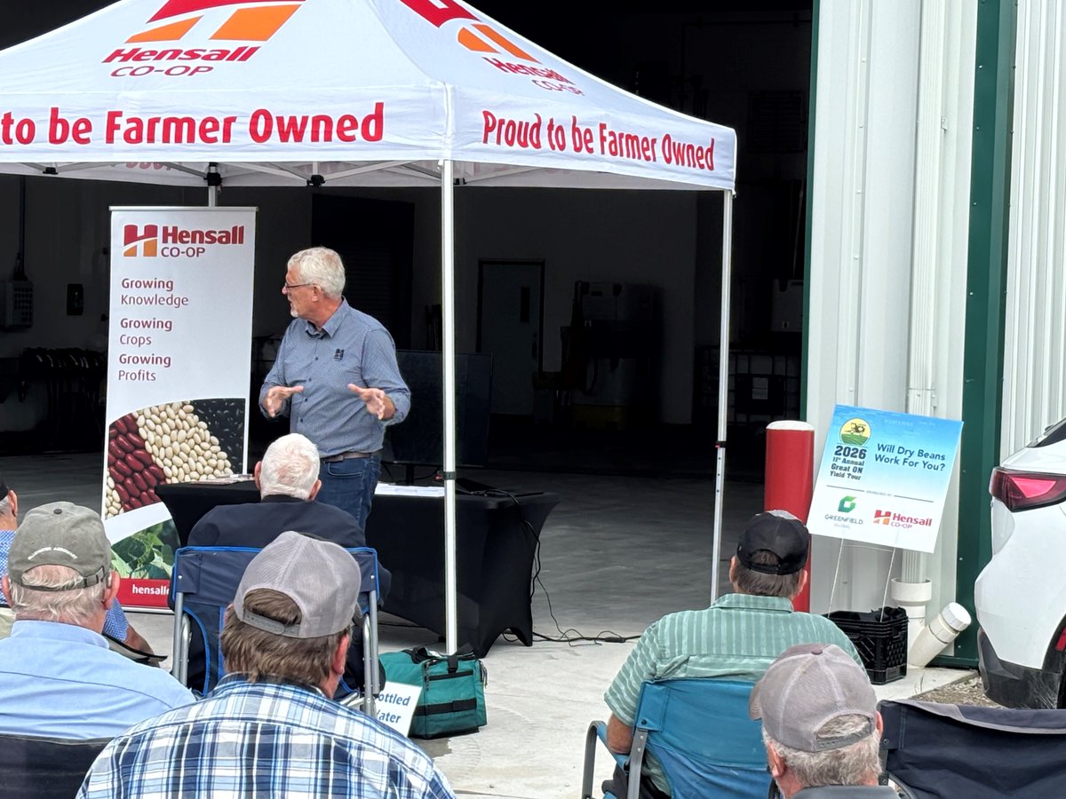 FarmsMarketing's tweet photo. #ONYield26 @WadeBickell from @HDCAgronomy demo about why grow #edible beans on your farm. It was suppose to rain but we lucked out again. Thank You all hosts, diamond sponsor @ceresco_ca Platinum Sponsors @OxfordAgropro @SynAgri_SEC @TaurusAgTeam @AndersonCarrare @BetterFarmingON
@HDCAgronomy #GreenfieldGlobal @AodinM
@AlainLeqault14 #Desjardins and Silver sponsors @Terralynx_ai @RCKuebler #ChalmersFuels @OntarioSoilCrop @PortlandFuel @Case_IH
@Magnum240 @FCCAgExpert and special thanks to the 2 guest speakers Greg Stewart @gregteddington
Patrick Lynch @PatrickLynch13