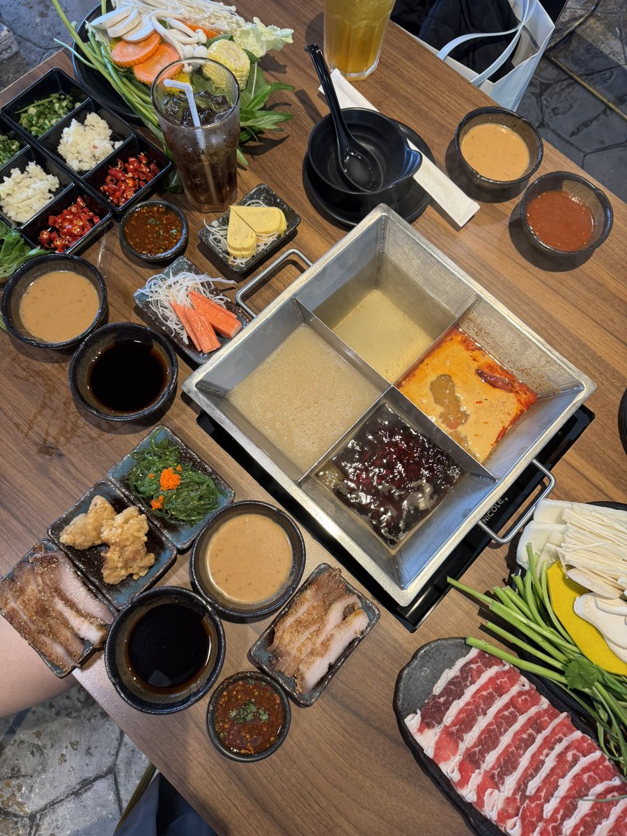 Dreammy1122's tweet photo. วันนี้ไปกินมาแระ 222 net Refill นำ้ ข้าว เฟรนฟรายด์ ปิดจบมีของหวานอีก โคตรจะคุ้ม วันหลังไปอีกก https://t.co/0pCb5kmYkU