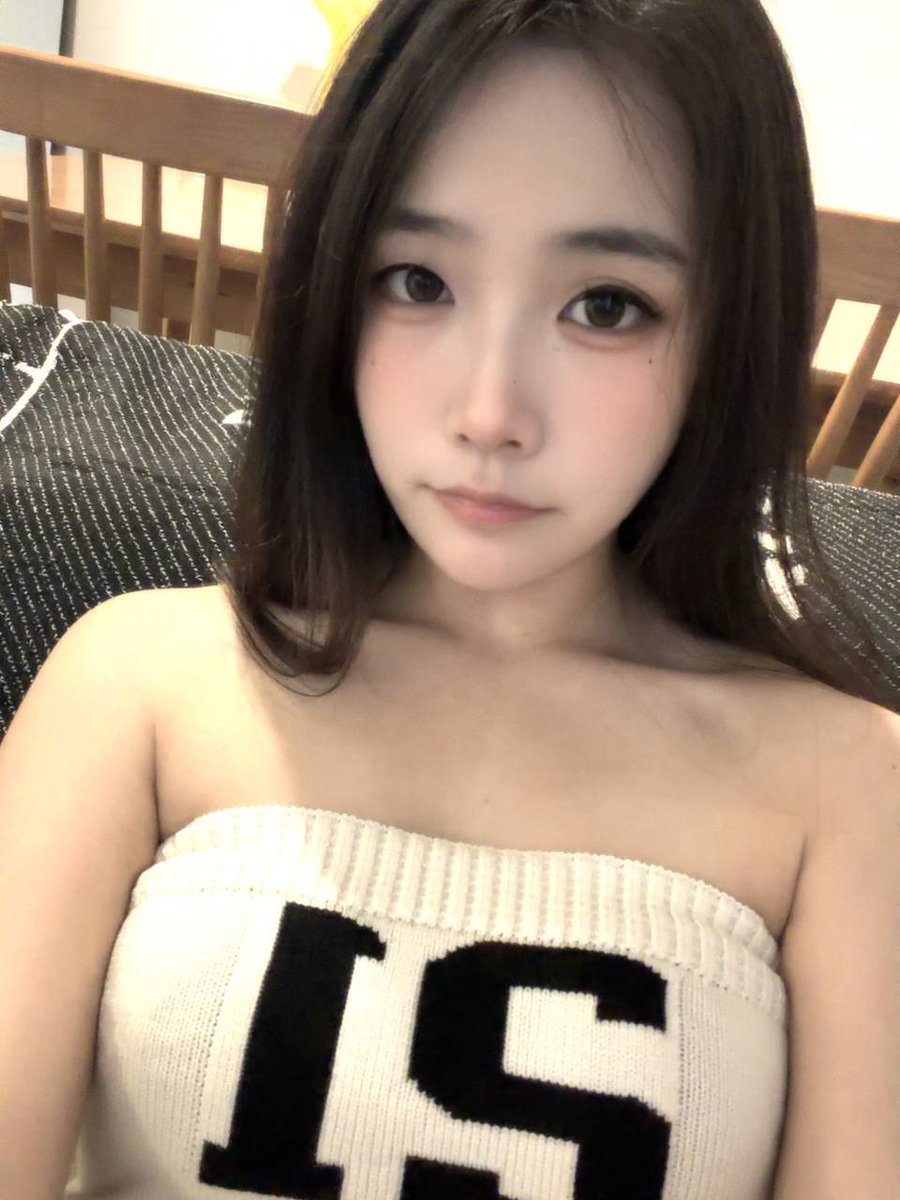 JhosiDev's tweet photo. AI换脸地址在上方资料处☝🏻☝🏻 https://t.co/eQHWFTuHsl