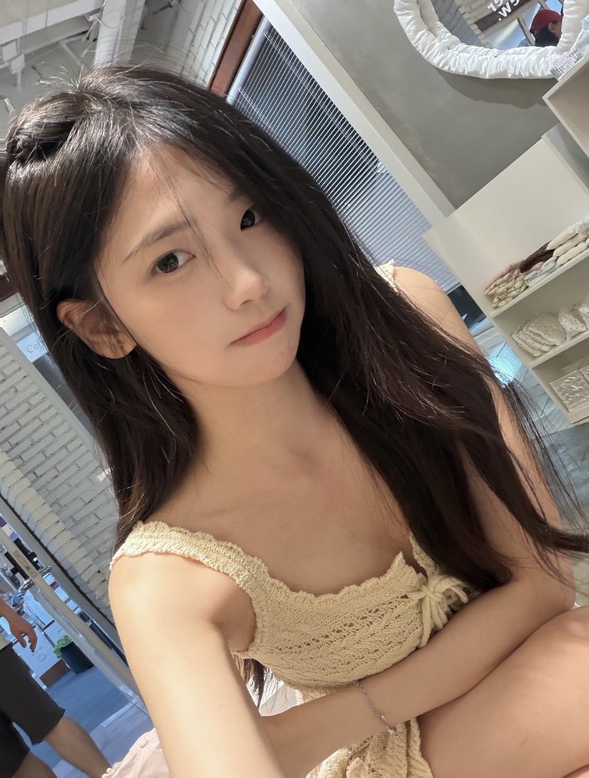 TimothyRamp2ii's tweet photo. 还有没睡的宝宝陪我聊天吗 https://t.co/HEHDHLicrn